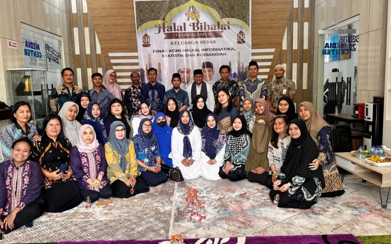 Keluarga Besar Diskominfo Staper Kutim Gelar Halal Bihalal, Plt Kadis Sulisman: Momen Ini Kita Manfaatkan untuk Tingkatkan Semangat Kerja