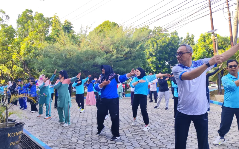 Semangat Pagi di Bukit Pelangi, Diskominfo Staper dan DWP Kutim Gelar Senam Bersama