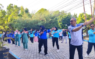 Semangat Pagi di Bukit Pelangi, Diskominfo Staper dan DWP Kutim Gelar Senam Bersama