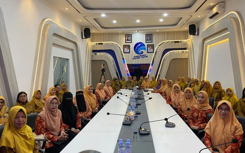 DWP Diskominfo Kutim Edukasi Orang Tua Hadapi Ancaman Cyberbullying di Era Digital