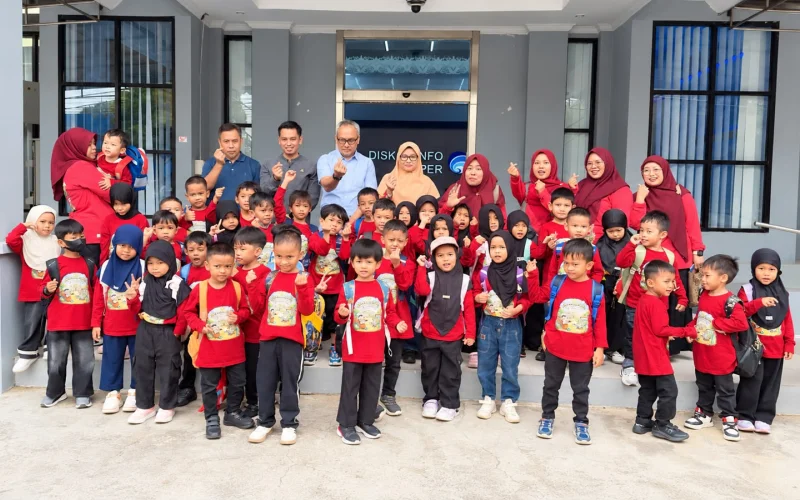 Diskominfo Kutim Kenalkan Layanan Digital kepada Siswa TK dan KB Al-Falah