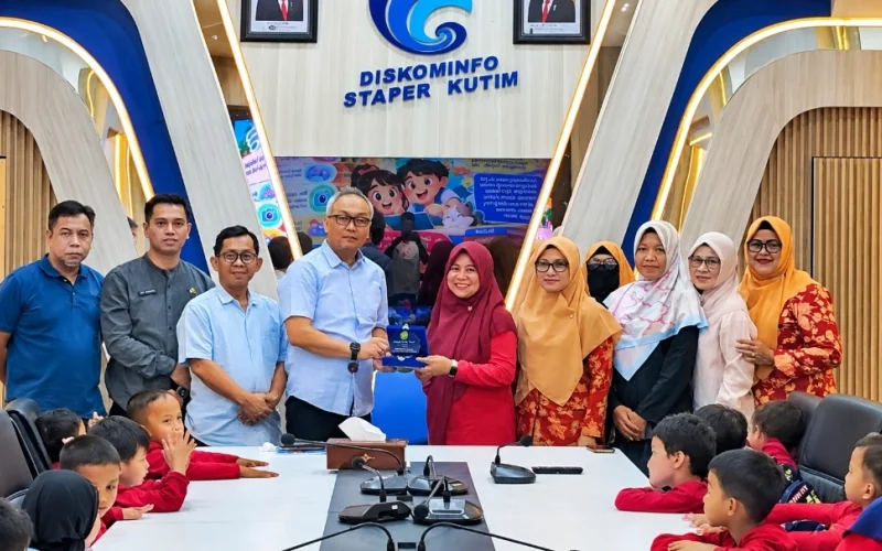 Ronny Bonar Apresiasi Kunjungan TK dan KB Al-Falah, Ajak Anak Bijak Gunakan Gadget