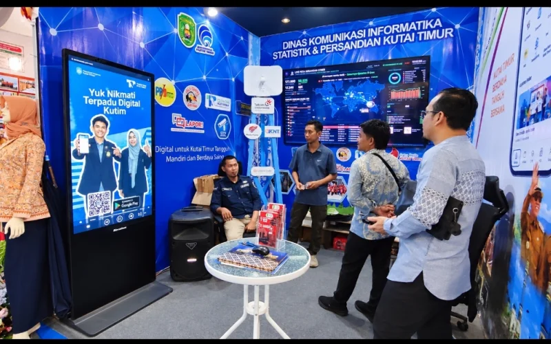 Stan Diskominfo Staper Kutim Sajikan Informasi Pembangunan di Pameran HUT ke-27
