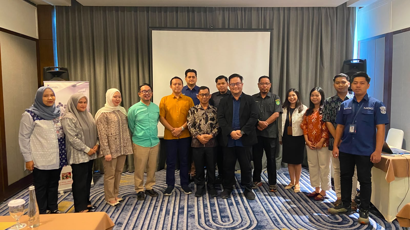 foto bersama jajaran Diskominfo Staper bersama Narasumber dari  Inixindo Surabaya.